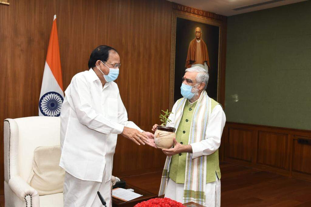 मंत्री अश्विनी चौबे ने उपराष्ट्रपति से की मुलाकात, कई विषयों पर हुई चर्चा