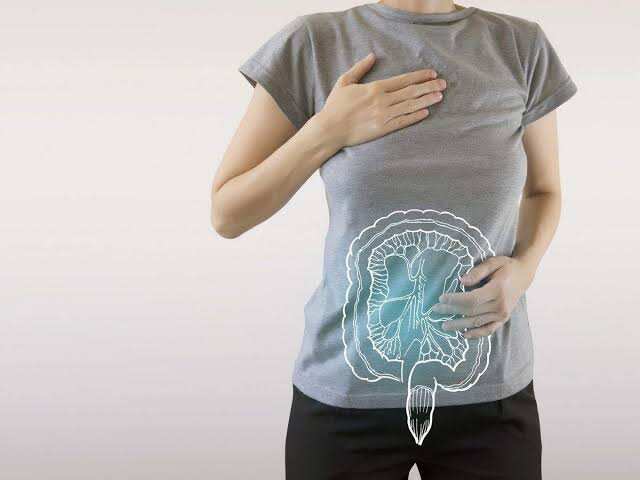 क्या कोरोना वैक्सीन लेने पर महिलाओं में बदल जाती है पीरियड डेट