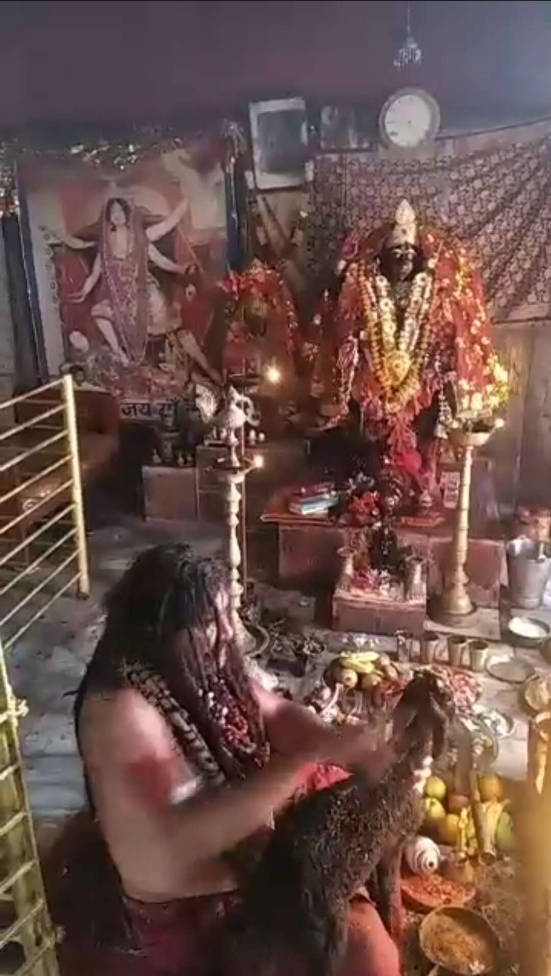 कोरोना से निजात पाने के लिए तांत्रिक ने की तंत्र पूजा, बकरे की दी बलि