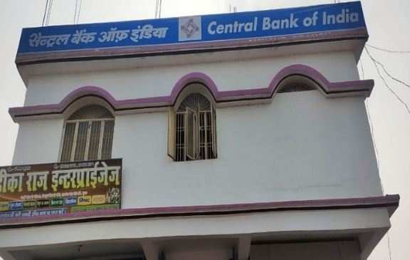 बिहार सरकार के मंत्री के मार्केेट में स्थित बैंक में 5 लाख रूपए की लूट