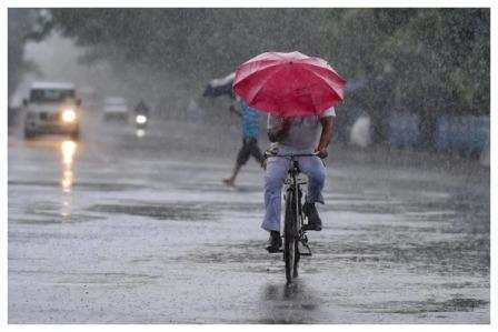 दिल्ली में मूसलाधार बारिश हुई शुरू, 48 घंटे मौसम रहेगा सुहावना