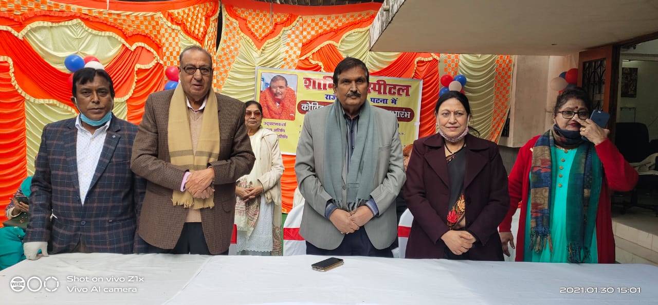 पटना : शान्ति हॉस्पीटल में कोविड-19 टीकाकरण केन्द्र का हुआ शुभारंभ, आई. एम. ए. के राष्ट्रीय अध्यक्ष डा. सहजानन्द प्रसाद सिंह ने लिया टीका