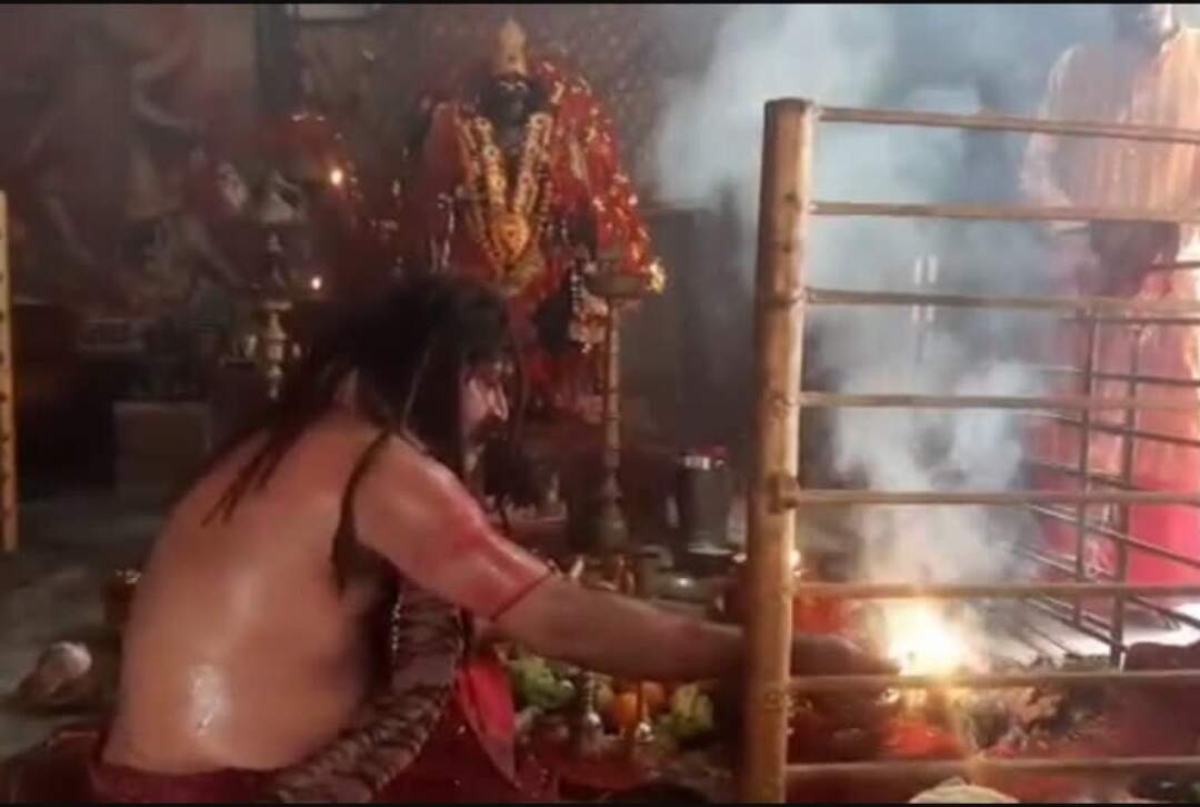 कोरोना से निजात पाने के लिए तांत्रिक ने की तंत्र पूजा, बकरे की दी बलि