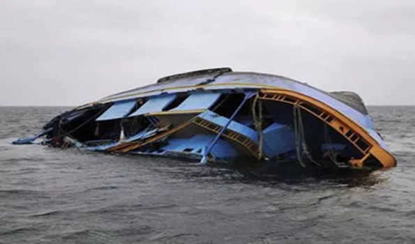 दानापुर के गंगहरा घाट में डूबी नाव,16 लोग थे सवार, 14 की बची जान, 2 अभी लापता