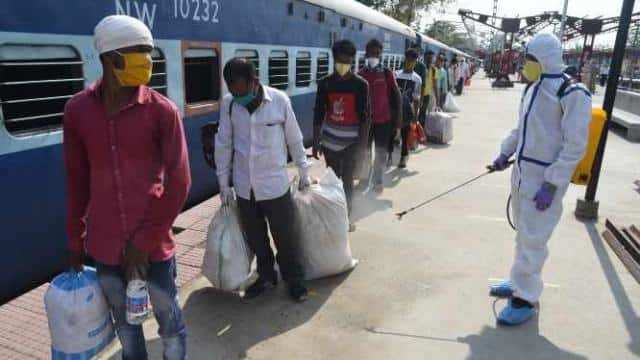 मुंबई से प्रवासियों को लेकर पटना पहुंची ट्रेन में मिले 17 कोरोना पॉजिटिव