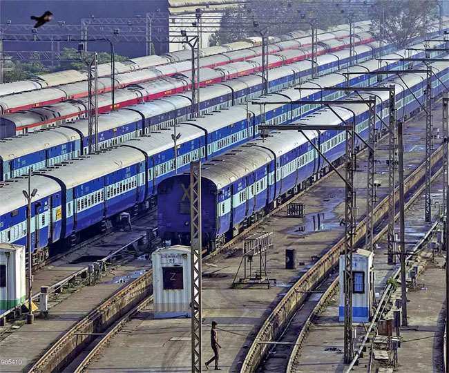 भारतीय रेलवे ने दिल्ली से चलने 28 ट्रेनों को 9 मई से रद्द करने का किया फैसला