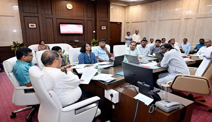 पूर्व निर्धारित तिथियों पर ही होगी JSSC की परीक्षाएं, अधिकारियों के साथ मुख्यमंत्री हेमंत सोरेन ने की उच्च स्तरीय बैठक 