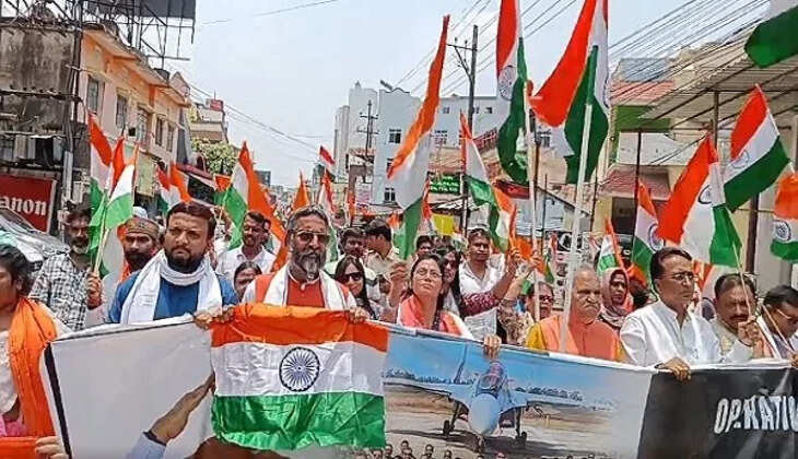  रांची में भी गूंजा तिरंगे का जयघोष, हिंद की सुरक्षा के लिये जनता संकल्पबद्ध 