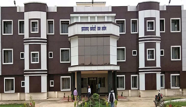 JSSC प्रश्नपत्र लीक मामला : विधानसभा के अवर सचिव गिरफ्तार, दोनों बेटे भी धराये, दामाद की खोज जारी 