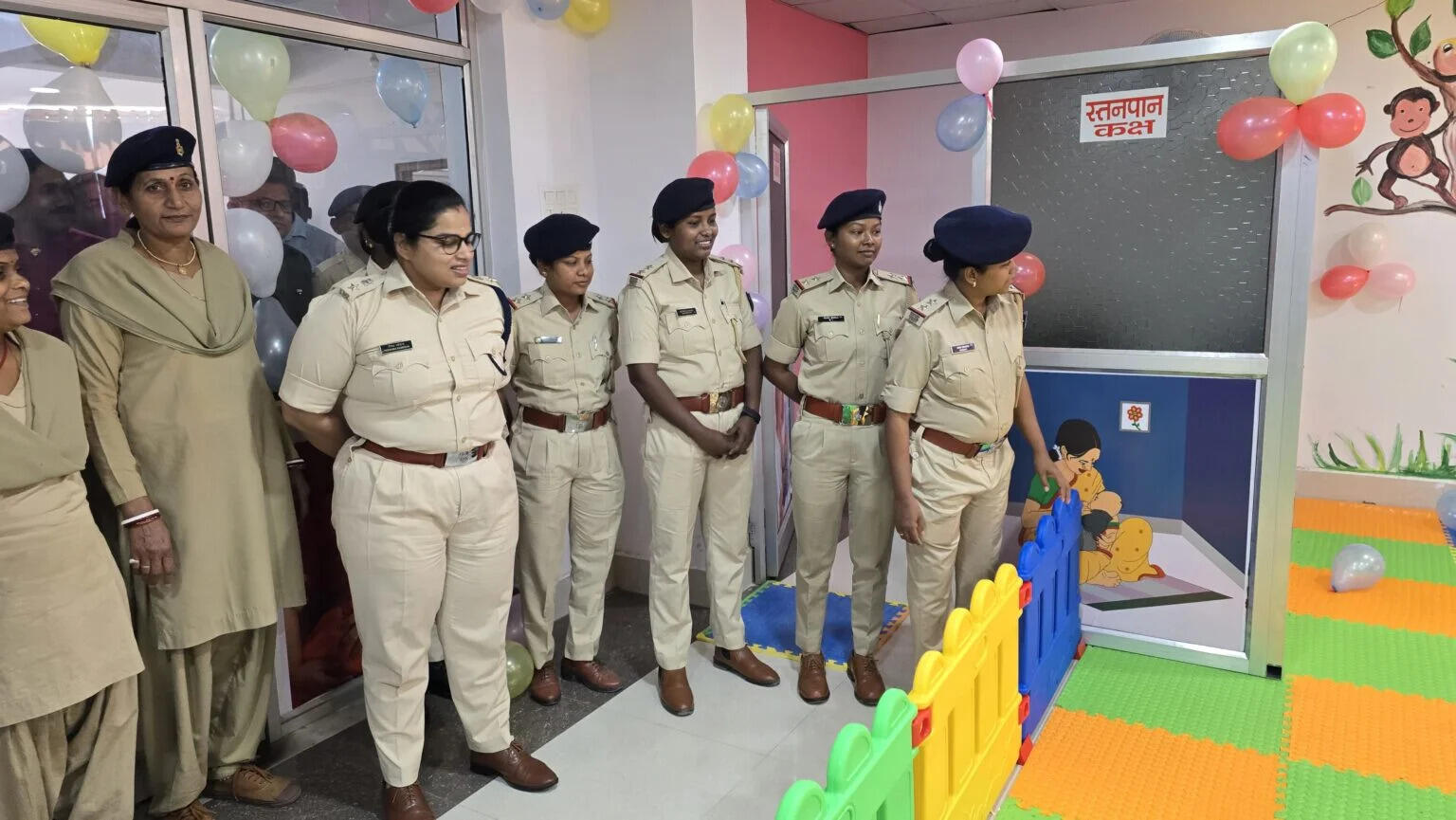 अंतर्राष्ट्रीय महिला दिवस पर पलामू पुलिस की अनोखी पहल, पुलिस अधीक्षक कार्यालय में बना ब्रेस्टफीडिंग रूम और किड जोन