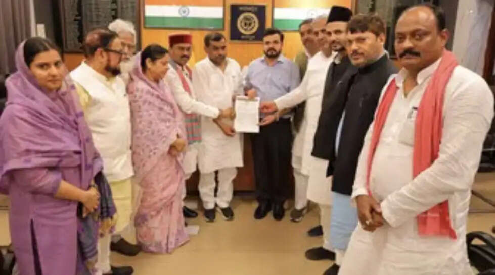 जौहर यूनिवर्सिटी पर कार्रवाई के खिलाफ सपा का शक्ति प्रदर्शन, 8 सांसदों का प्रतिनिधिमंडल पहुंचा रामपुर; बोले- ‘38 भवनों को नहीं गिरने देंगे’