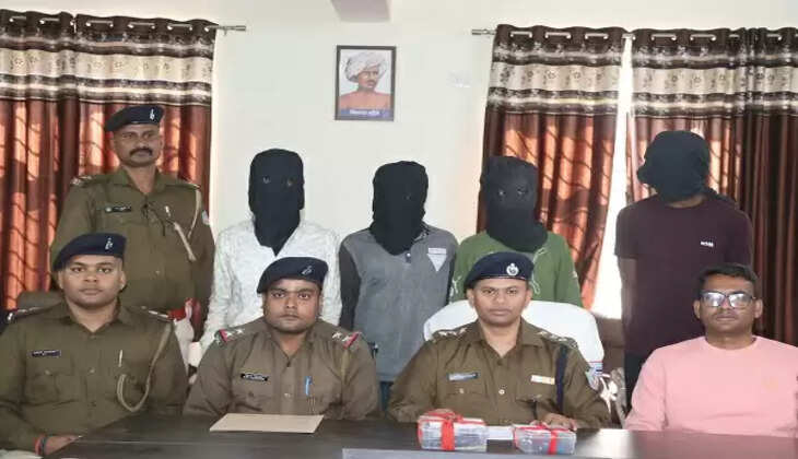  धनबाद में पुलिस का बड़ा एक्शन, कुख्यात प्रिंस खान गिरोह के चार गुर्गे हथियार-बम के साथ गिरफ्तार