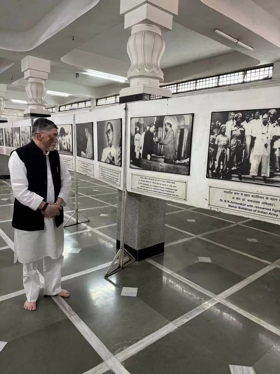 दीक्षाभूमि में राज्यपाल संतोष गंगवार ने बाबा साहेब को दी श्रद्धांजलि