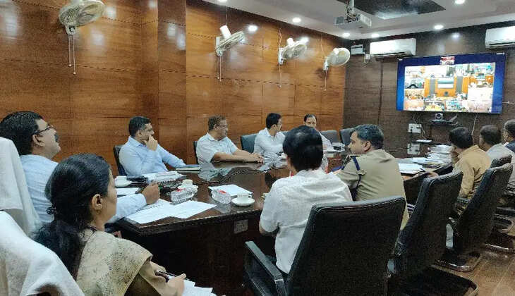 मतदान के दिन सार्वजनिक यातायात को न्यूनतम प्रभावित करते हुए वाहनों का प्रबंध करें : के. रवि कुमार 