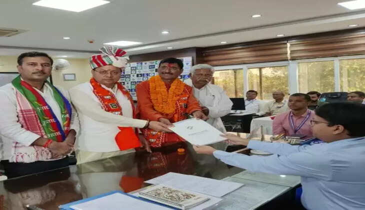 भाजपा सांसद संजय सेठ ने नामांकन दाखिल किया 