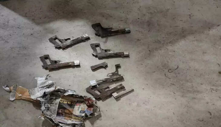 बोकारो : मैरिज हॉल की आड़ में चल रही थी अवैध गन फैक्ट्री, एसटीएफ और एटीएस ने किया भंडाफोड़ 