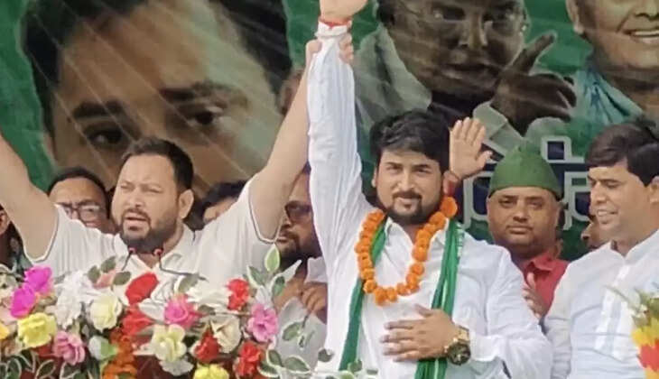 घूसखोरी नहीं, रोजगार चाहिए”- नालंदा की चुनावी सभा में तेजस्वी यादव का नीतीश सरकार पर सीधा निशाना