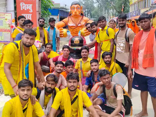 8 फीट ऊंचा और 150 किलो भारी कांवर बना आकर्षण