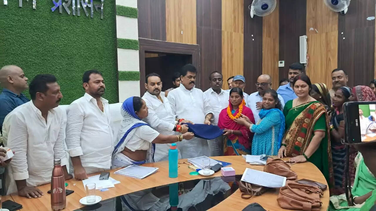 स्वच्छता सर्वेक्षण में गयाजी को देशभर में 27वां व बिहार में पहला स्थान, मेयर-डिप्टी मेयर ने सफाई कर्मियों को किया सम्मानित