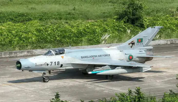 ढाका : स्कूल पर वायुसेना का 'Made in China' ट्रेनर विमान गिरा, 19 की मौत, 160 से ज्यादा घायल