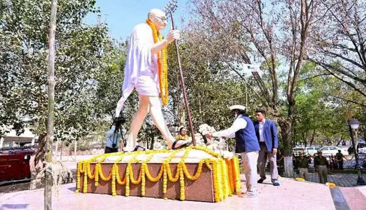 मोरहाबादी में गूंजे बापू के भजन, सीएम हेमंत सोरेन ने राष्ट्रपिता को याद किया 