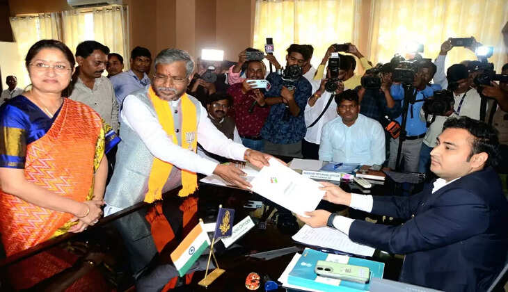 प्रदेश भाजपा अध्यक्ष बाबूलाल मरांडी ने धनवार सीट से नामांकन दाखिल किया 