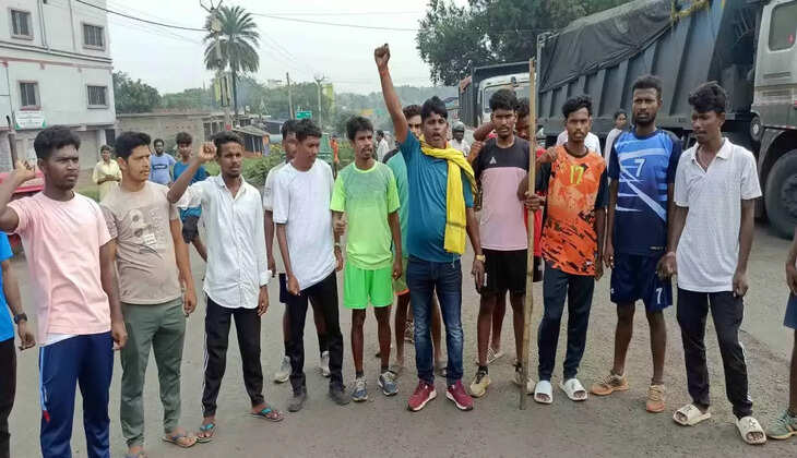 JSSC CGL परीक्षा रद्द करने की मांग को लेकर सड़क पर उतर आये छात्र, झारखंड बंद का किया आह्वान 