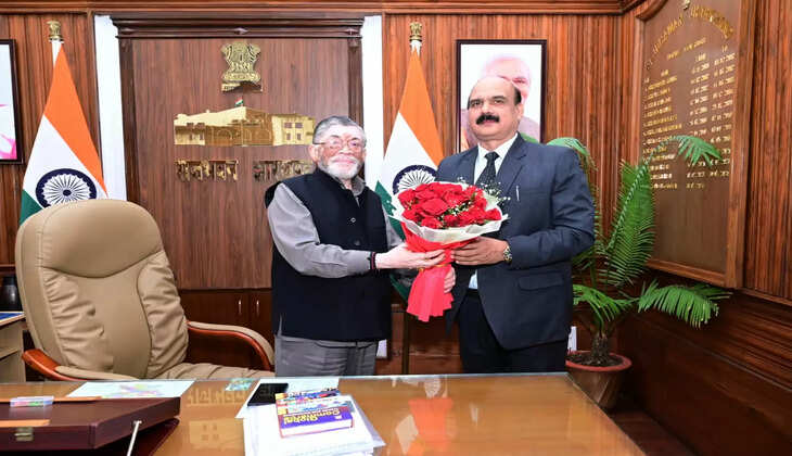 नीलाम्बर-पीताम्बर विश्वविद्यालय के कुलपति डॉ. डी.के. सिंह ने की राज्यपाल से मुलाक़ात 