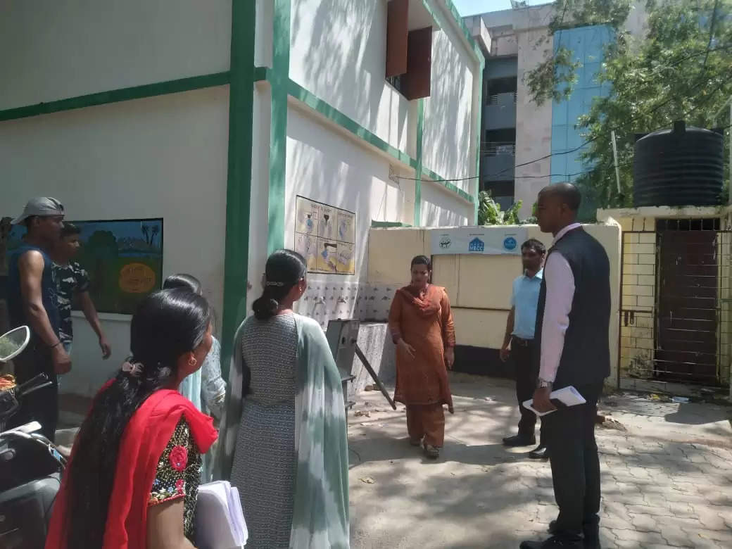 अपर मुख्य निर्वाचन पदाधिकारी नेहा अरोड़ा ने राँची के शिवपुरी क्षेत्र स्थित विभिन्न मतदान केंद्रों का किया निरीक्षण