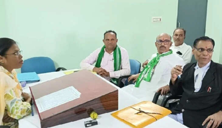 नाला से झामुमो प्रत्याशी रवींद्र नाथ महतो ने नामांकन पर्चा दाखिल किया 