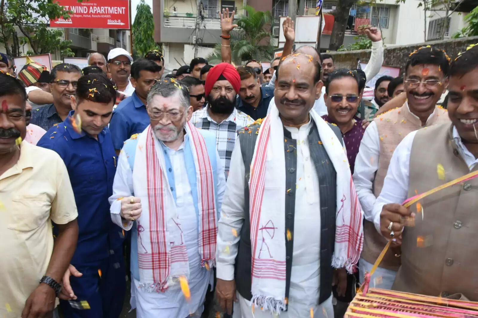रक्षा राज्य मंत्री संजय सेठ के आवास पहुंचे राज्यपाल संतोष गंगवार और लोकसभा अध्यक्ष ओम बिरला