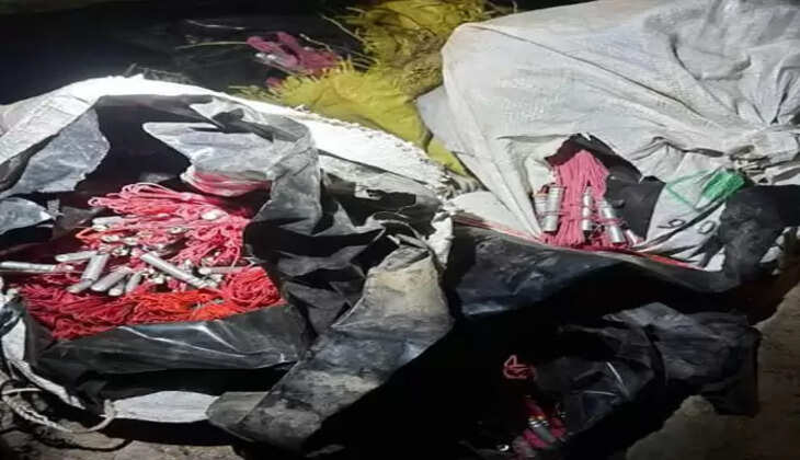 Gaya: नक्सलियों के खिलाफ कार्रवाई में पुलिस को मिली बड़ी सफलता, 13 हजार विस्फोटक समेत कई सामान बरामद