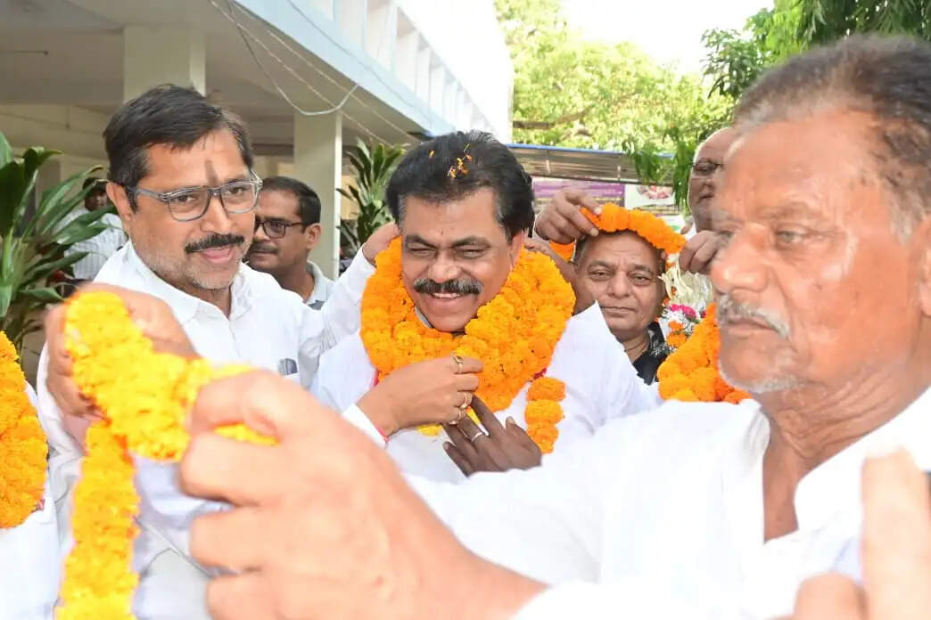 MOHAN SHRIVASTAv