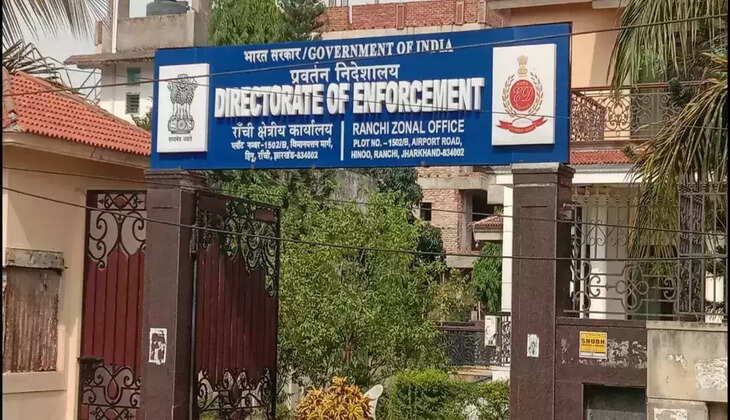 कोलकाता : हेमंत के करीबियों के ठिकानों पर ईडी की छापेमारी 