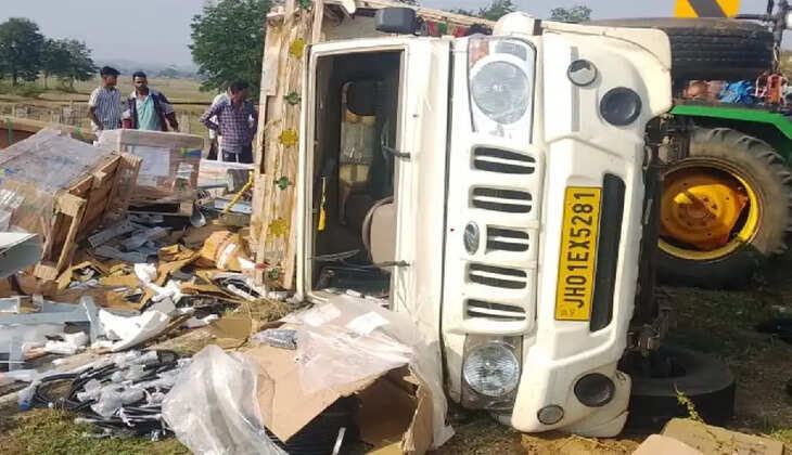 गुमला : स्कूल जाते वक्त पिकअप वैन की चपेट में आया छात्र, मौके पर हुई मौ*त