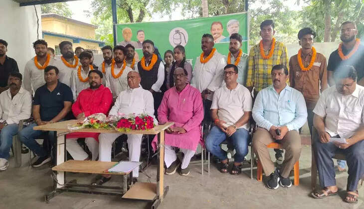 छात्र आजसू नेता हेमंत सैकड़ों समर्थकों संग ली जदयू की सदस्यता