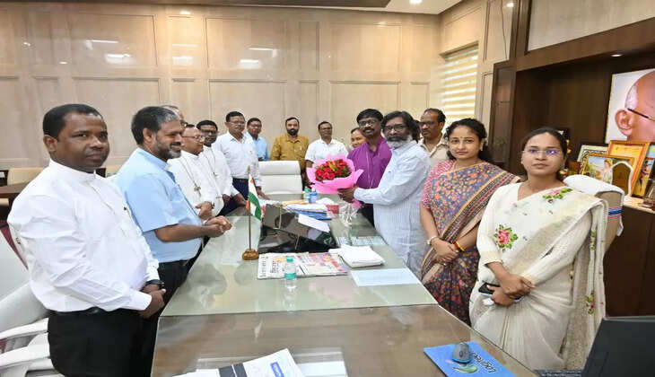 झारखंड अल्पसंख्यक एवं सहायता प्राप्त प्राथमिक शिक्षक संघ एवं अल्पसंख्यक माध्यमिक शिक्षक के प्रतिनिधिमंडल ने मुख्यमंत्री से की मुलाकात 