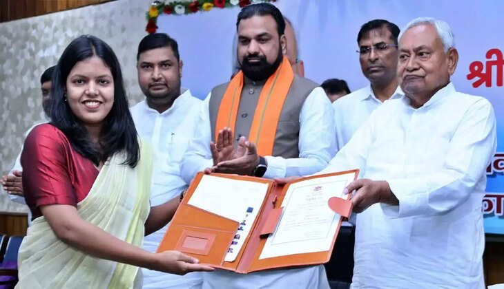 बिहार में सरकारी नौकरी की बहार, 101 नवचयनित सहायक वास्तुविदों को मिला नियुक्ति पत्र