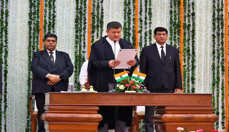 झारखंड हाईकोर्ट के मुख्य न्यायाधीश बने जस्टिस तरलोक सिंह चौहान, राज्यपाल संतोष गंगवार ने दिलाई शपथ