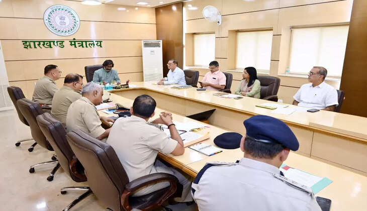 मुख्यमंत्री हेमंत सोरेन ने सरकारी विभागों में नियुक्ति, पुलिस विभाग के अद्यतन कार्य प्रगति और फ्लाईओवर निर्माण कार्यों की समीक्षा की।