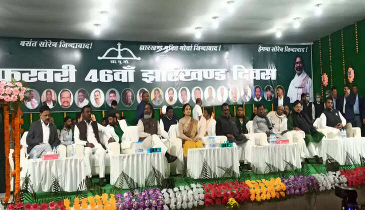 झामुमो के स्थापना दिवस पर जमकर गरजे हेमंत सोरेन, कहा-केंद्र को सिर्फ पूंजीपतियों की चिंता 