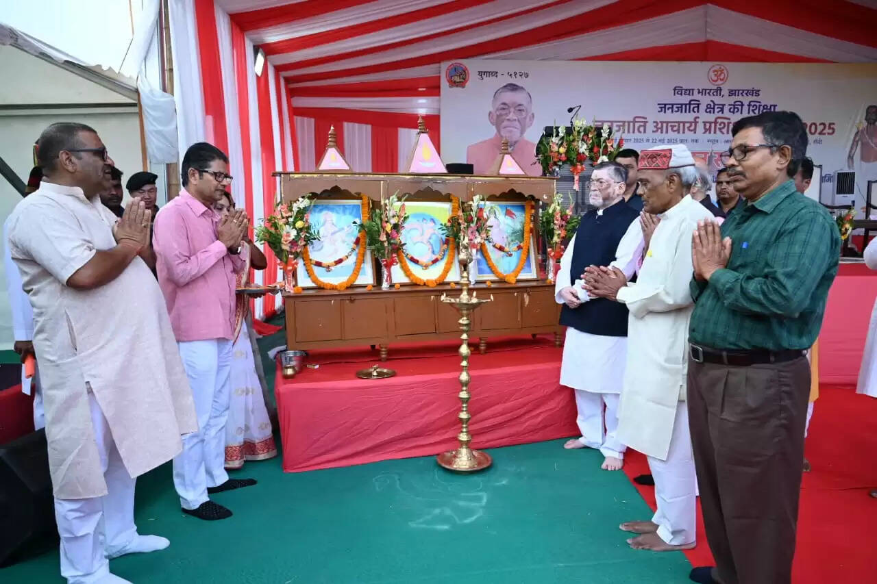 राज्यपाल संतोष गंगवार ने आचार्य प्रशिक्षण कार्यक्रम में बढ़ाया प्रतिभागियों का उत्साह