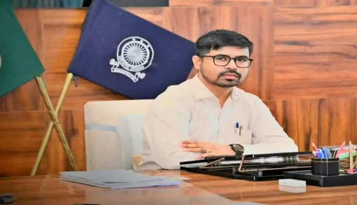 देवघर : सरकारी कार्यालय बना मयखाना, जल संसाधन विभाग के कर्मचारियों का शराब पार्टी वाला वीडियो वायरल, प्रशासन सख्त