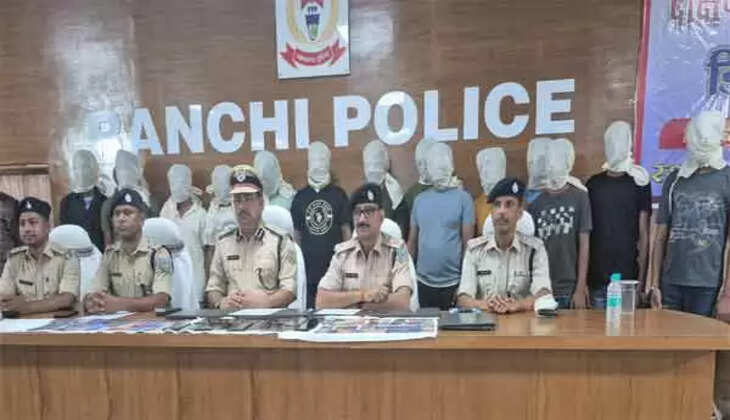 रांची पुलिस ने ऑनलाइन सट्टेबाजी गिरोह का किया पर्दाफाश, 14 युवक धराए, लैपटॉप और ATM कार्ड बरामद