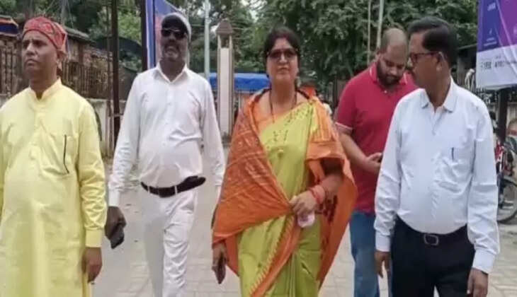 कोडरमा से भाजपा प्रत्याशी डॉ. नीरा यादव ने नामांकन दाखिल किया 