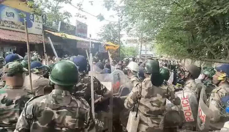 राज्यभर से रांची पहुंचे हजारों, पुलिस छोड़ रही आंसू गैस के गोले…