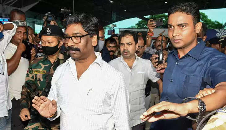 पूर्व मुख्यमंत्री हेमंत सोरेन ने सुप्रीम कोर्ट के दरवाज़ा खटखटाया, हाईकोर्ट के फैसले को दी चुनौती 