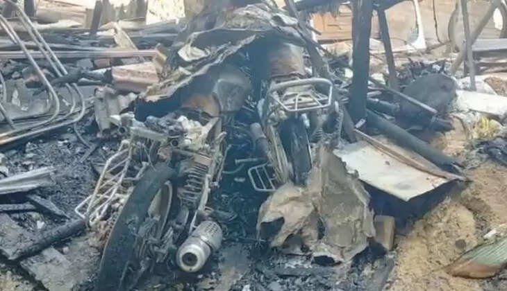 जला हुई गाडी