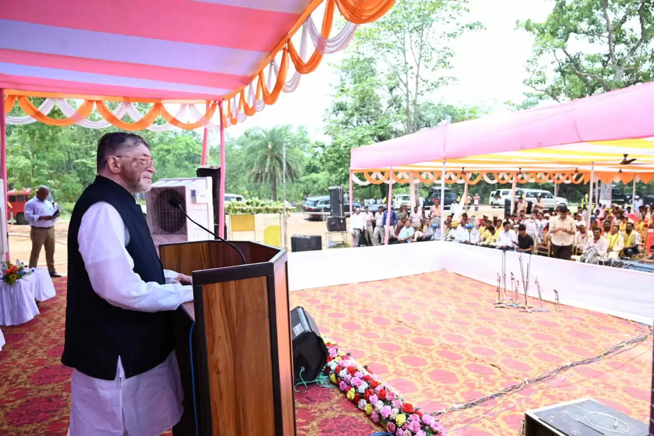 राज्यपाल संतोष गंगवार ने किया वीर शहीद चानकु महतो की प्रतिमा का अनावरण