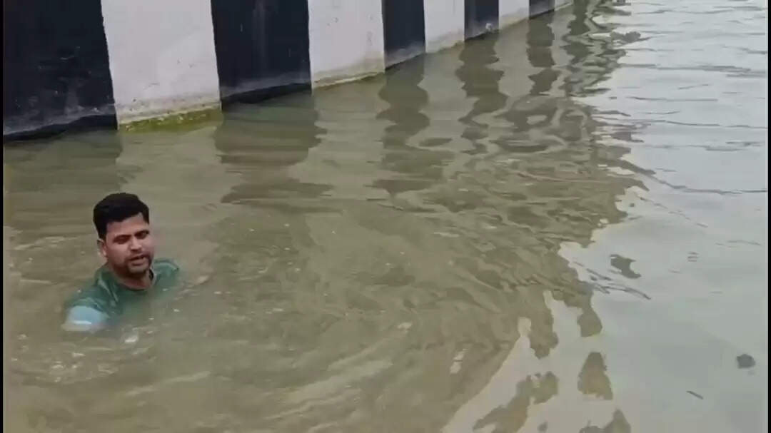 रेलवे की सौगात बनी सिरदर्द, करोड़ों की लगात से निर्मित रेलवे अंडरपास बना स्विमिंग पूल